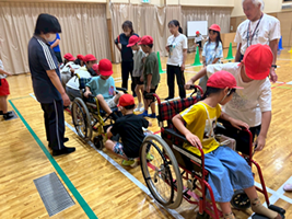 安中青少年会館パレットクラブ車いす体験-4